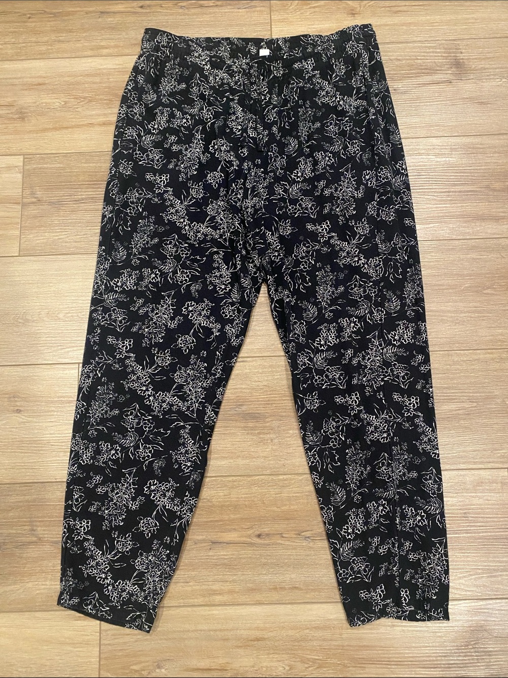 J. Jill Black Pants with White Floral Print Sz Medium